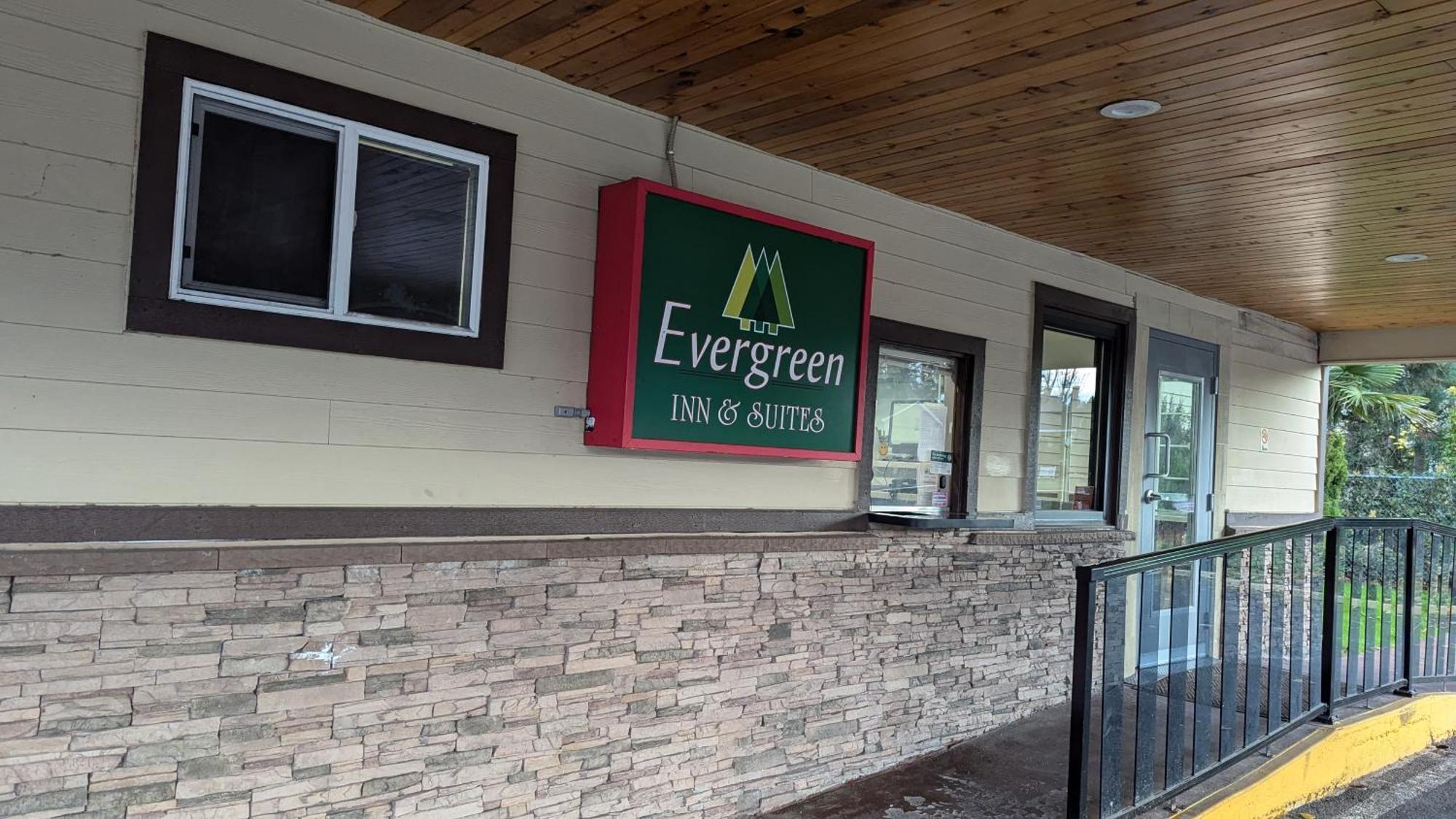 Evergreen Inn & Suites Portland (Adults Only) Exterior photo