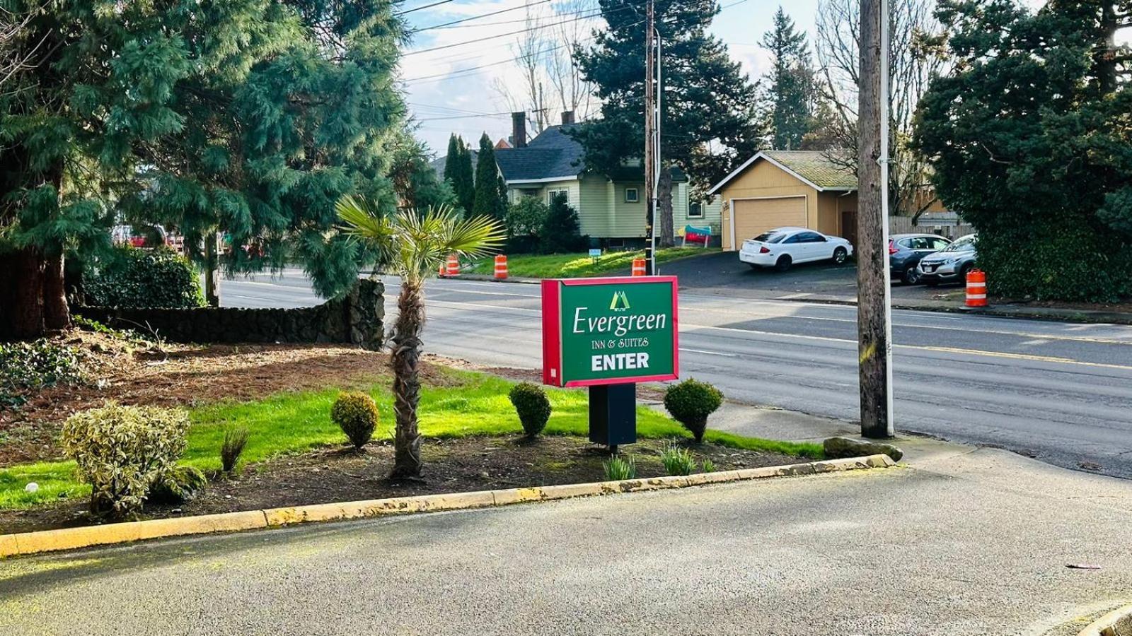 Evergreen Inn & Suites Portland (Adults Only) Exterior photo